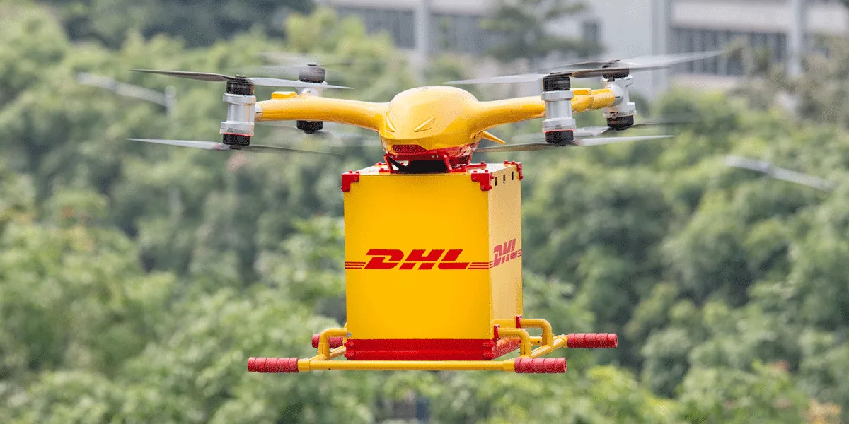 drone giao hàng mang hàng hóa