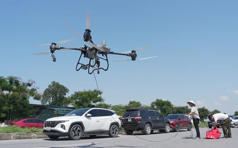 ứng dụng drone logistics