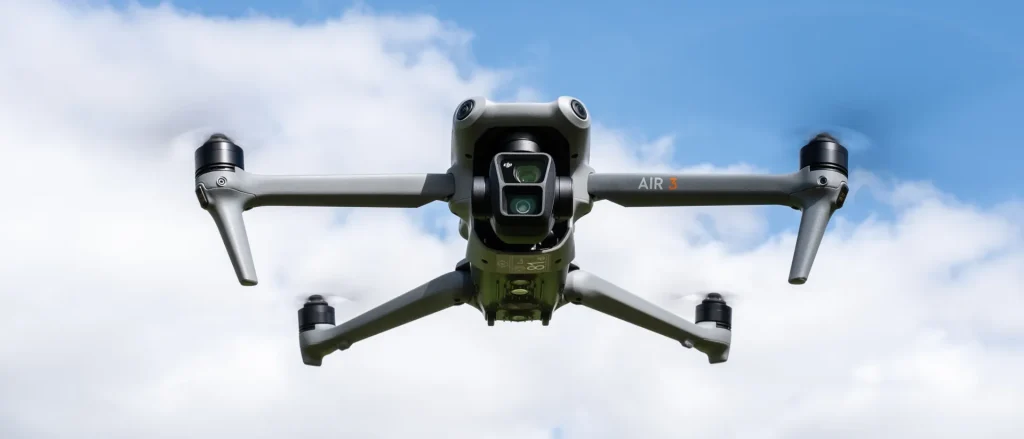 DJI Air 3 quay video ổn định ngoài trời